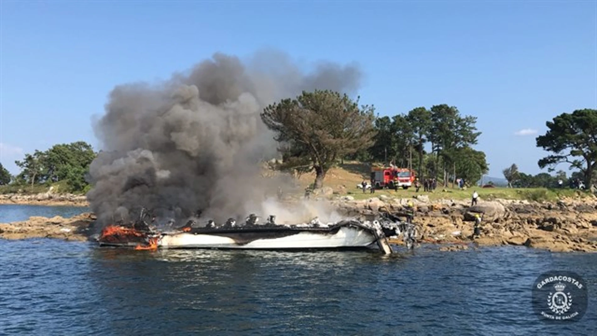 Incendio del catamarán en O Grove, Pontevedra