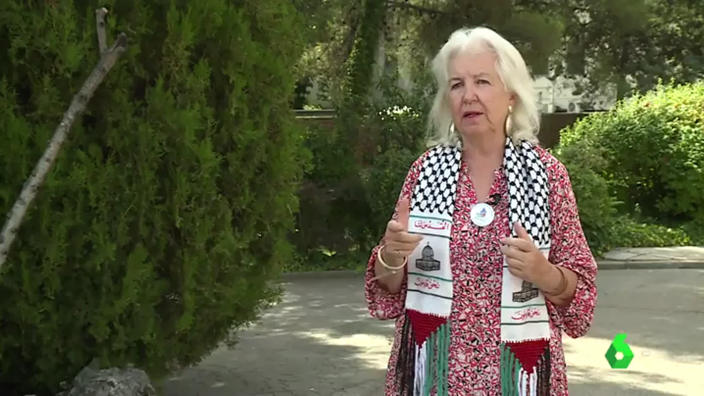Lucía, una activista del primer barco expulsado de la 'Flotilla de la Libertad': "Les redujeron inmediatamente porque te dejan totalmente noqueados" Lucía, una activista del primer barco expulsado de la 'Flotilla de la Libertad': "Les redujeron inmediatamente porque te dejan totalmente noqueados"