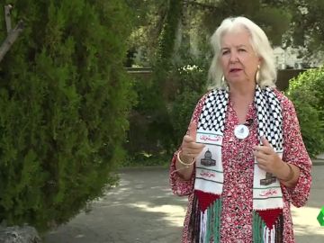 Lucía, una activista del primer barco expulsado de la 'Flotilla de la Libertad': "Les redujeron inmediatamente porque te dejan totalmente noqueados" Lucía, una activista del primer barco expulsado de la 'Flotilla de la Libertad': "Les redujeron inmediatamente porque te dejan totalmente noqueados"