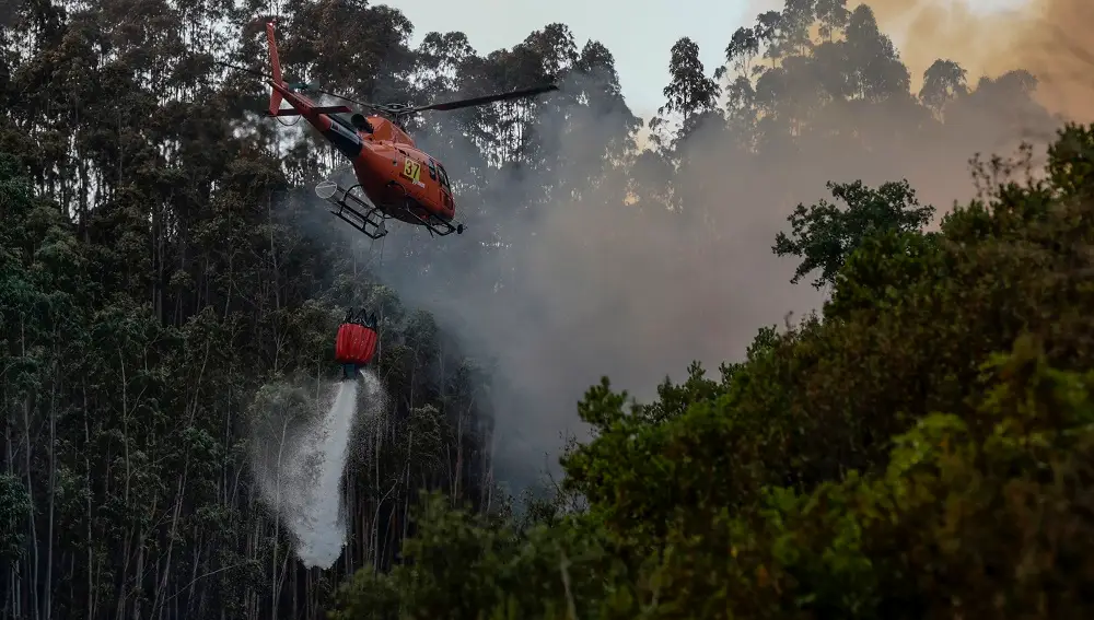 El Fuego Cerca La Villa De Monchique El Peor De Los 15 Incendios Activos En Portugal