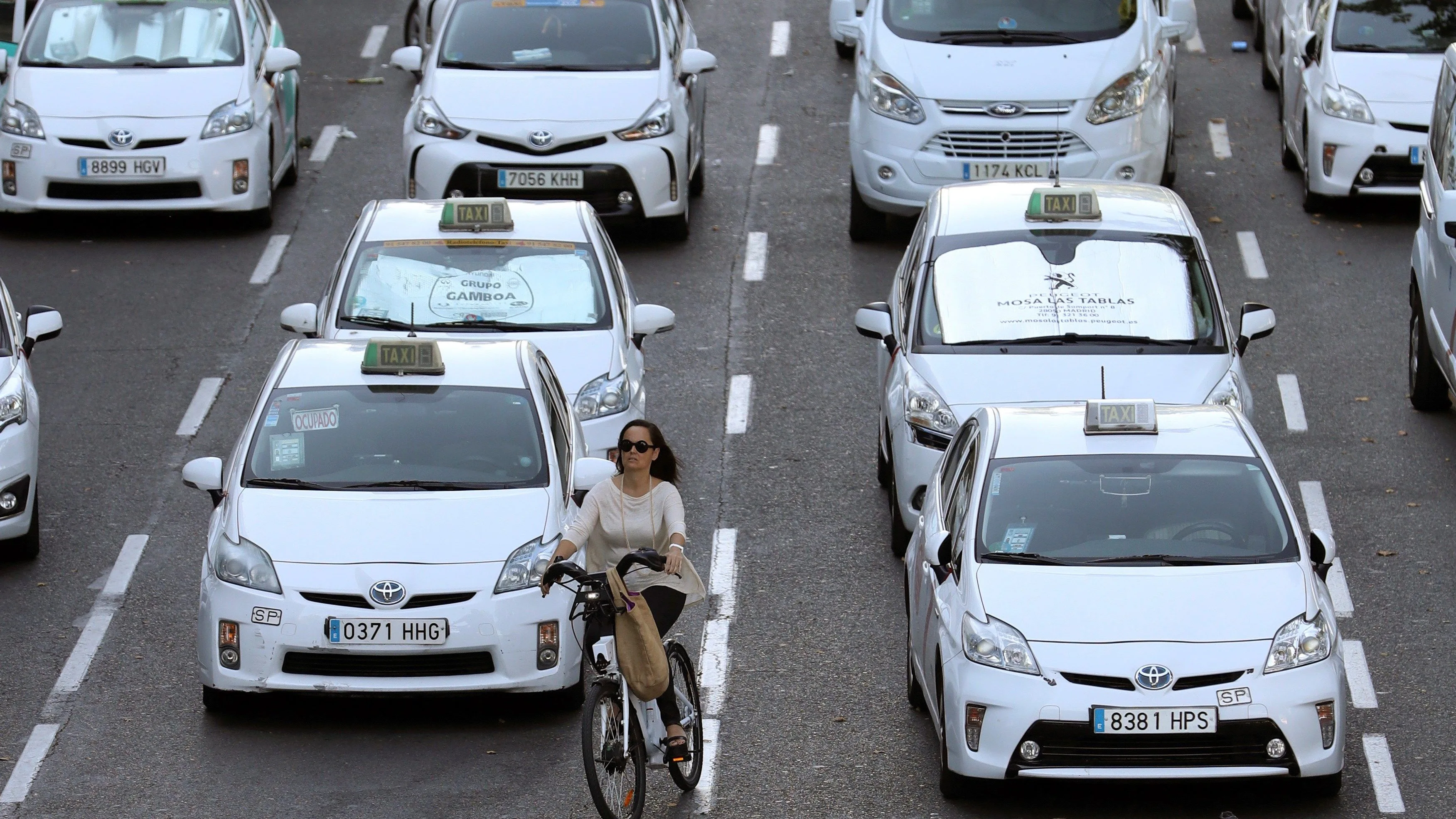 Taxistas durante la protesta en el Paseo de la Castellana