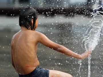 España sufre la peor ola de calor desde 1941 con máximas superiores a los 40 grados y temperaturas rércord también por la noche España sufre la peor ola de calor desde 1941 con máximas superiores a los 40 grados y temperaturas rércord también por la noche