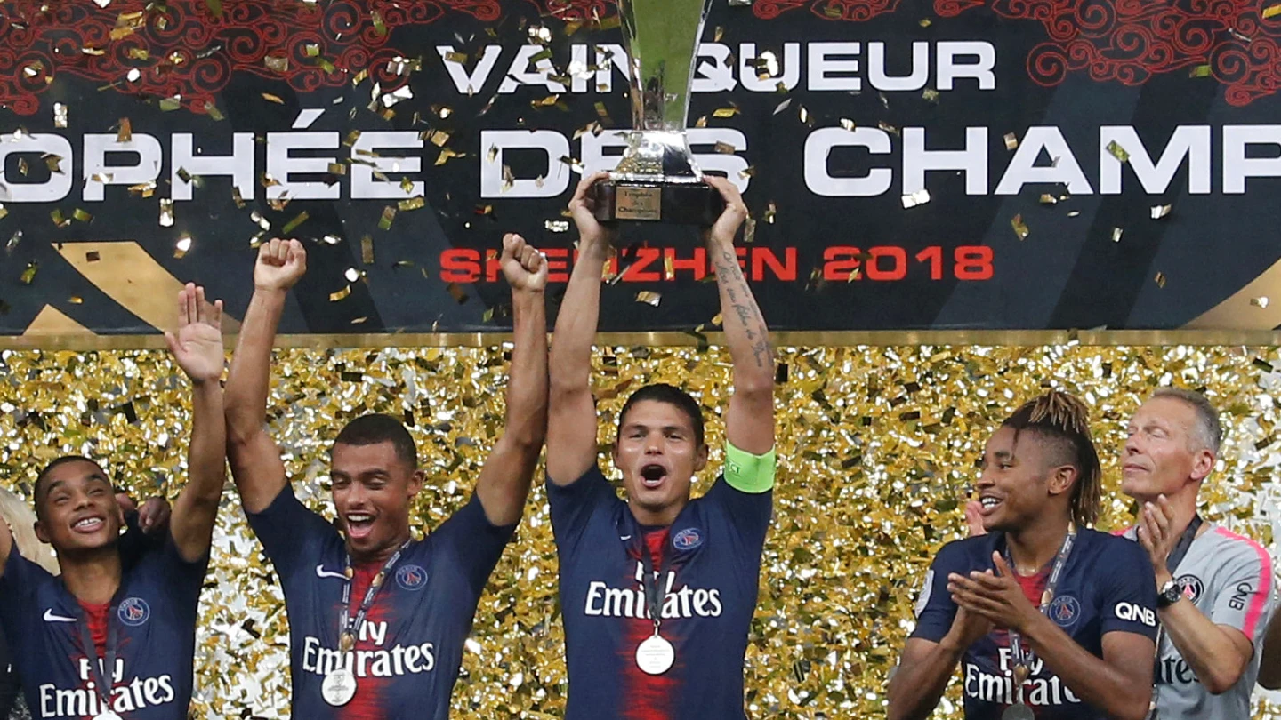 Thiago Silva levanta la Supercopa de Francia Thiago Silva levanta la Supercopa de Francia