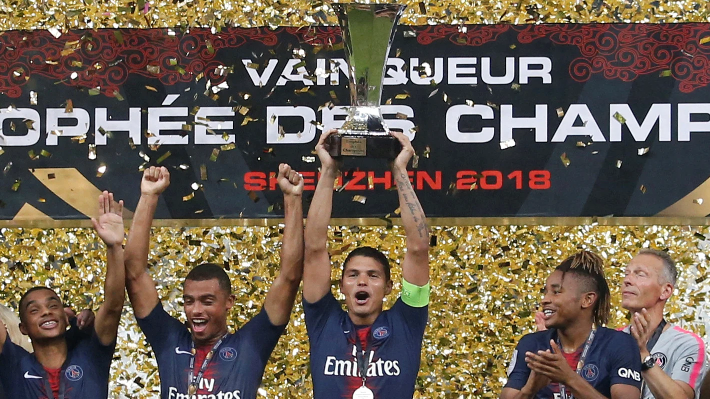 Thiago Silva levanta la Supercopa de Francia