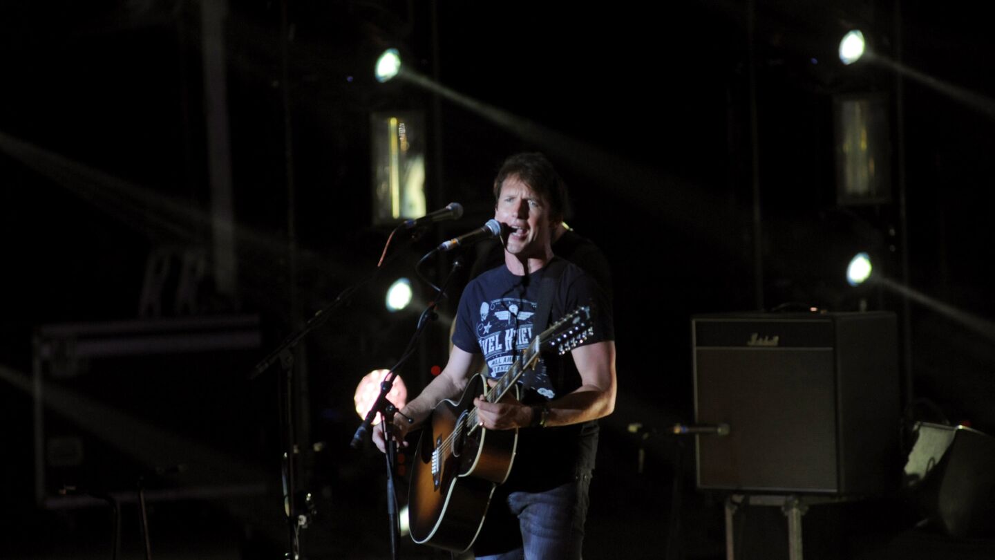 James Blunt act&uacute;a en el Starlite Festival