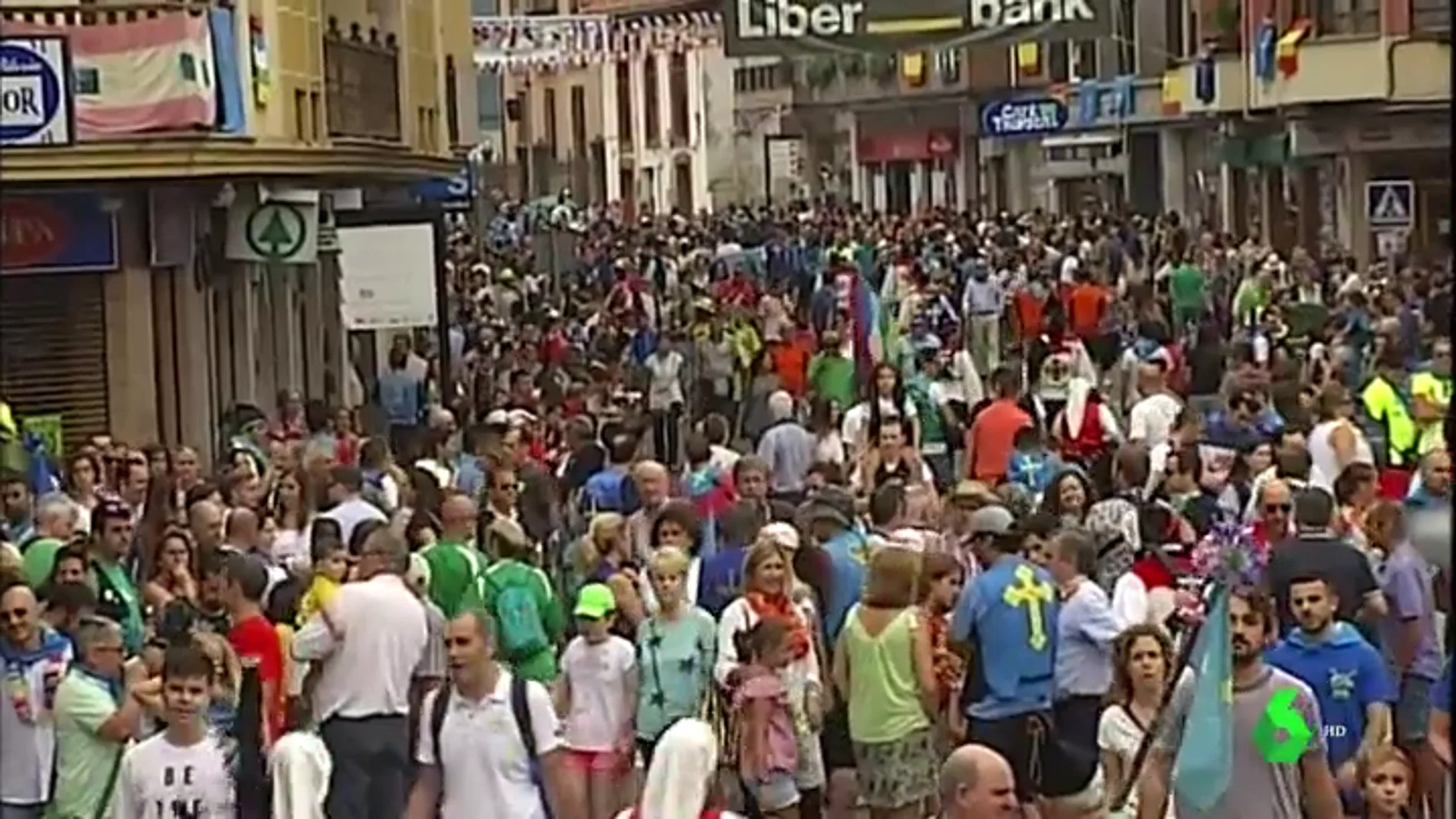 Miles de personas disfrutan un año más del multitudinario 'Descenso del Sella' entre Arriondas y Ribadesella