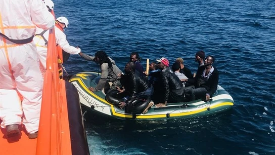 Una de las pateras localizada en costas andaluzas Una de las pateras localizada en costas andaluzas