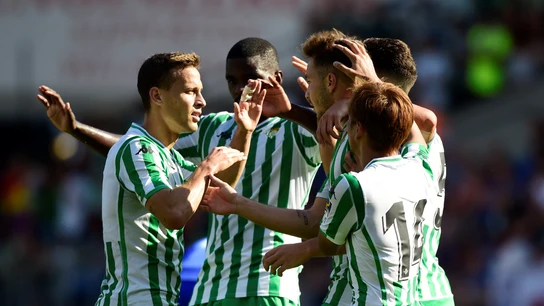 Los jugadores del Betis celebran un gol ante el Cardiff Los jugadores del Betis celebran un gol ante el Cardiff