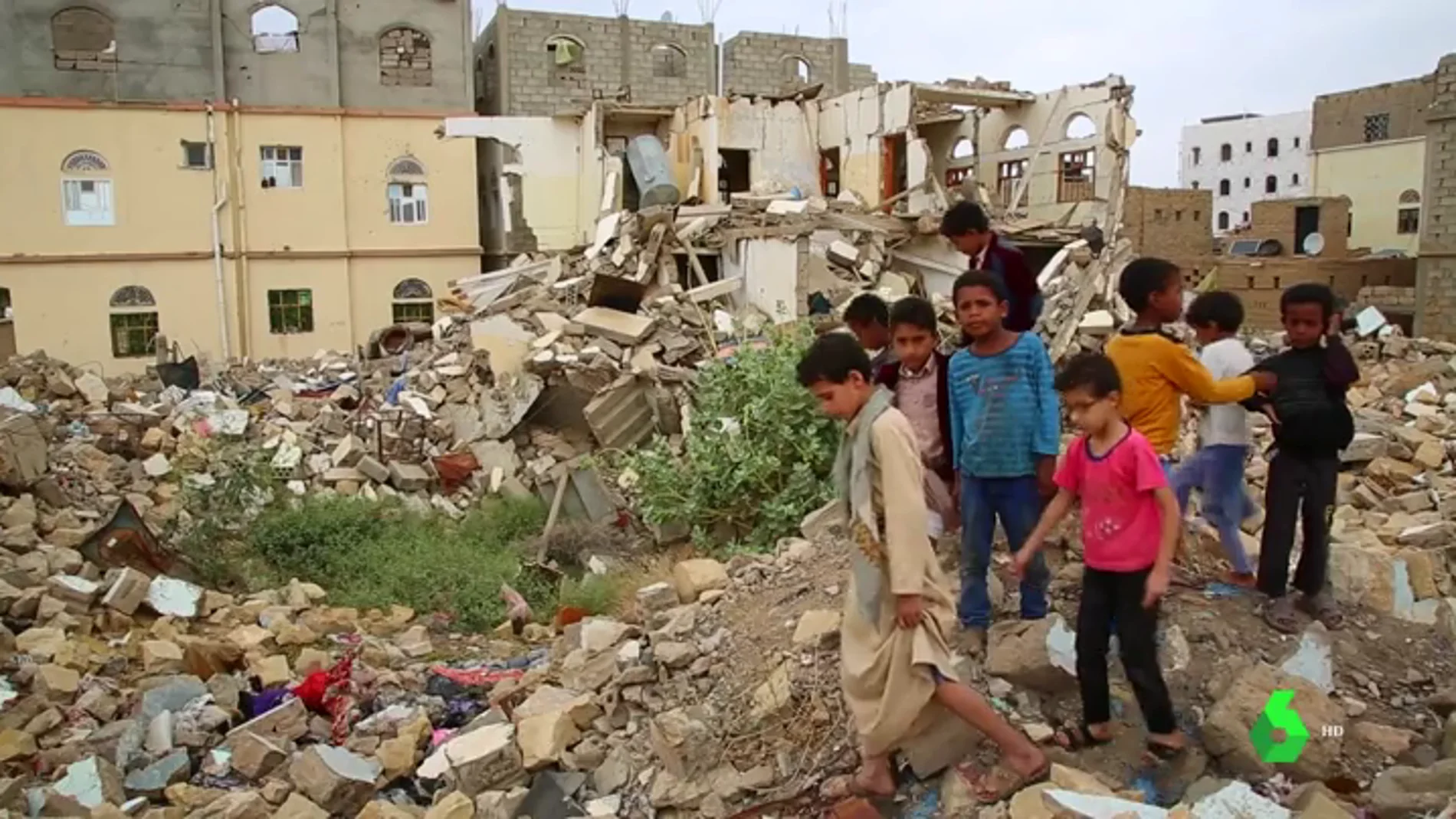 Ciudades devastadas, pueblos fantasmas y miles de muertos: las duras consecuencias de los ataques de la coalición saudí en Yemen