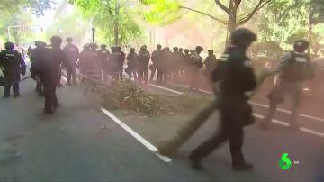 Supremacistas blancos y grupos antifascistas se enfrentan en las calles de Oregón