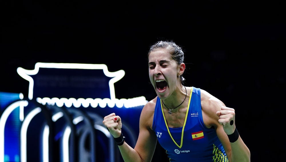 Carolina Marín celebra su victoria en el Mundial de bádminton