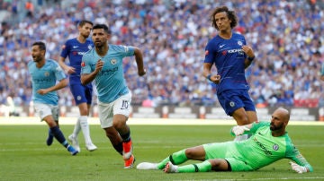 Kun Agüero anota su segundo gol ante el Chelsea