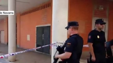 La Policía acordona la zona en la que se ha atrincherado un hombre en Pamplona.