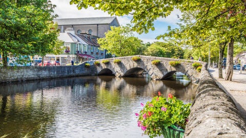 De ruta por los pueblos costeros con más encanto de Irlanda 
