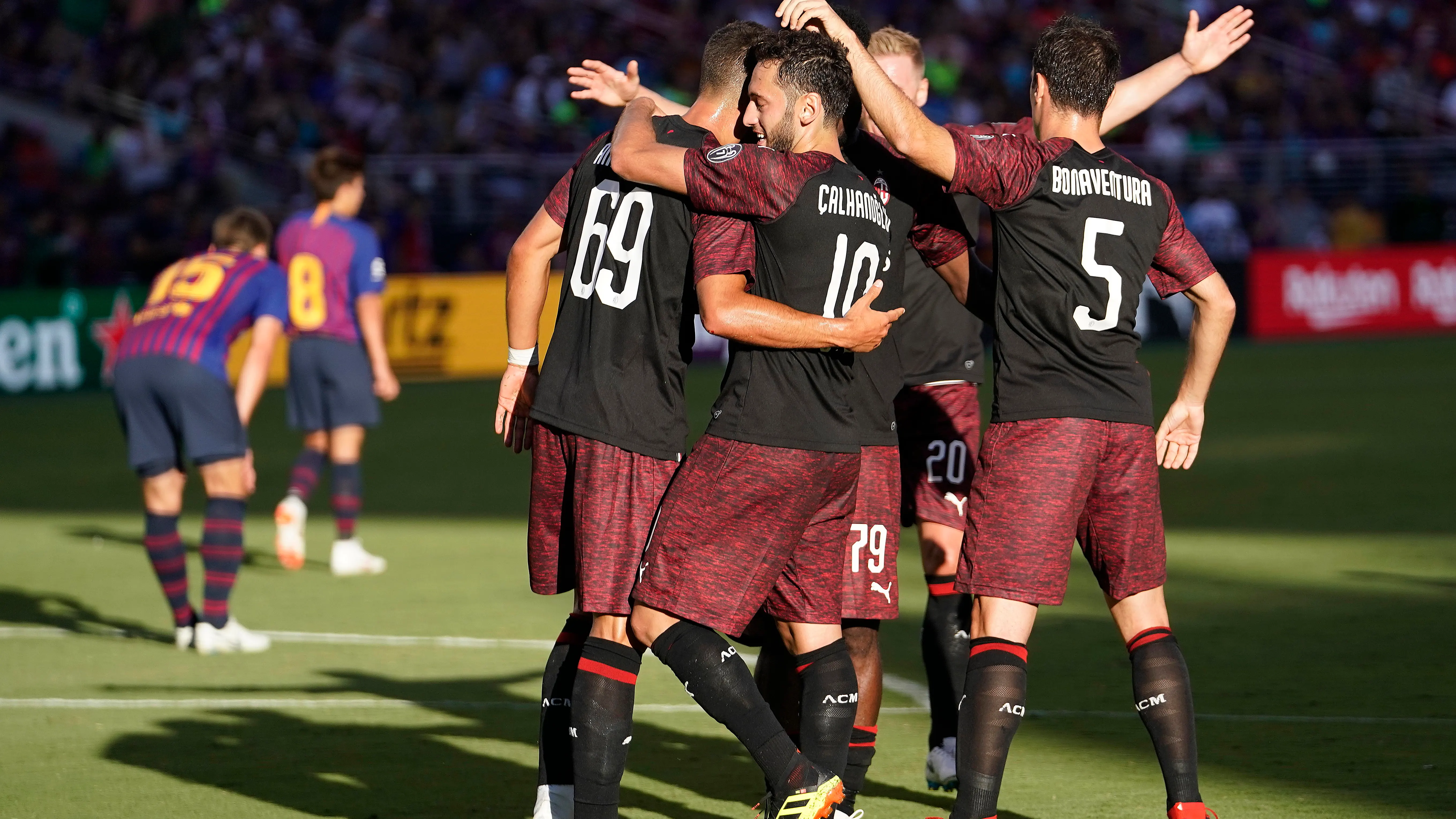 André Silva y sus compañeros celebran el gol ante el Barcelona