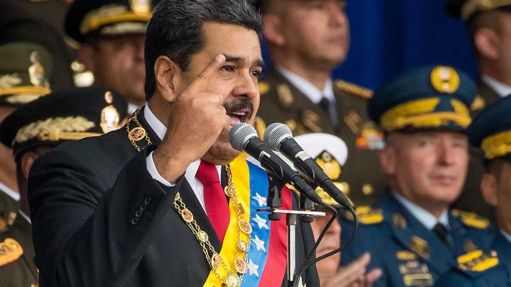 Nicolás Maduro durante el acto televisado con militares antes de la explosión