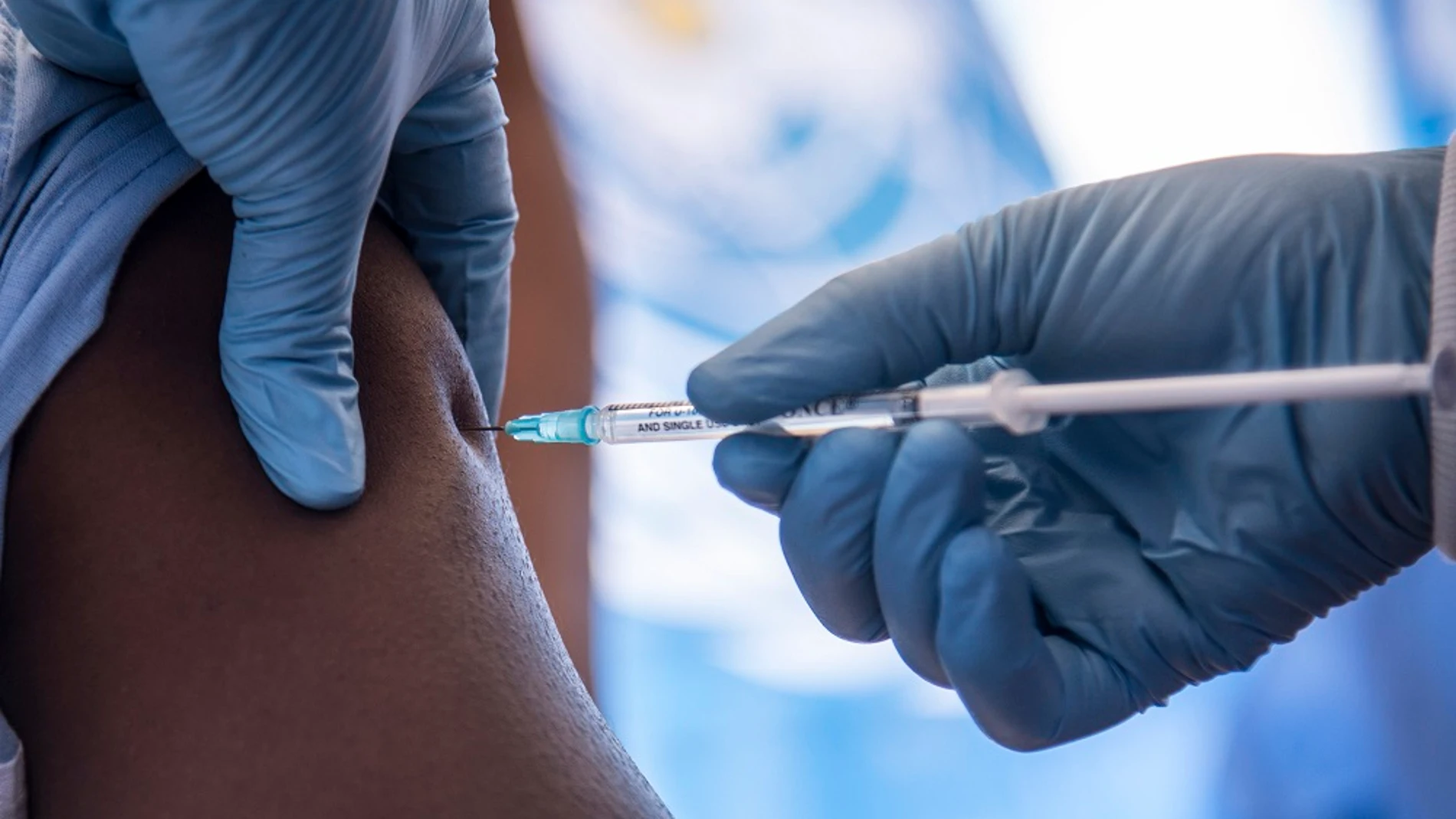Imagen de archivo. Una vacuna contra el Ébola. 