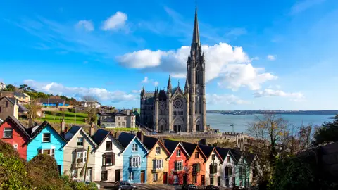 Cobh De ruta por los pueblos costeros con más encanto de Irlanda
