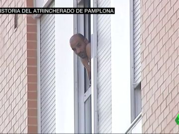 El vídeo que resume las seis horas que Moisés estuvo atrincherado tras matar al padre de su novia: "¿Dónde está la perra de su hija?" El vídeo que resume las seis horas que Moisés estuvo atrincherado tras matar al padre de su novia: "¿Dónde está la perra de su hija?"