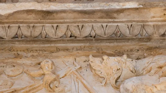 Firma de Gustavo Adolfo Bécquer en la portada de una iglesia Firma de Gustavo Adolfo Bécquer en la portada de una iglesia