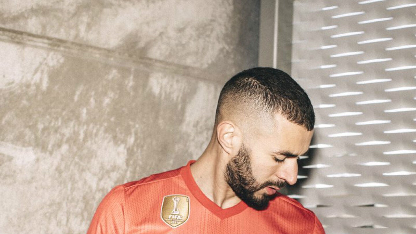 Benzema, vestido con la tercera equipaci&oacute;n del Real Madrid para la 18/19