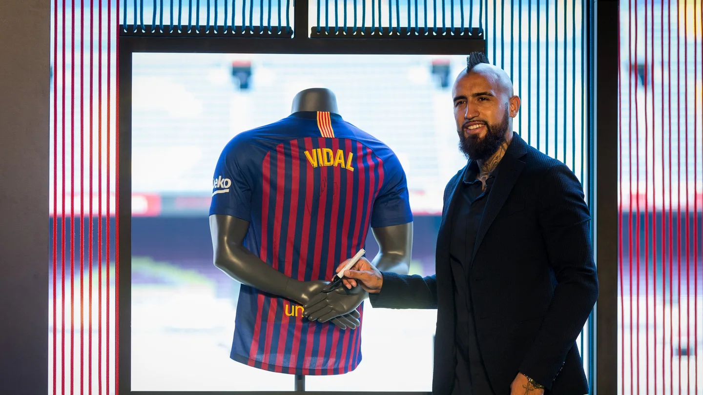 Arturo Vidal, en su presentación en el Camp Nou Arturo Vidal, en su presentación en el Camp Nou