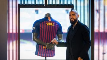 Arturo Vidal, en su presentación en el Camp Nou