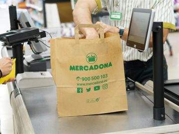 Una de las bolsas de papel de Mercadona que sustituirán a las de plástico Una de las bolsas de papel de Mercadona que sustituirán a las de plástico