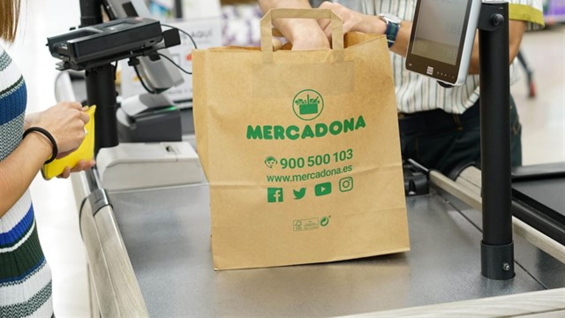 Una de las bolsas de papel de Mercadona que sustituirán a las de plástico