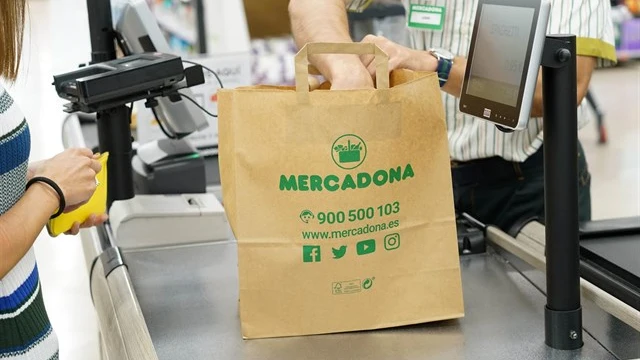 Una de las bolsas de papel de Mercadona que sustituirán a las de plástico