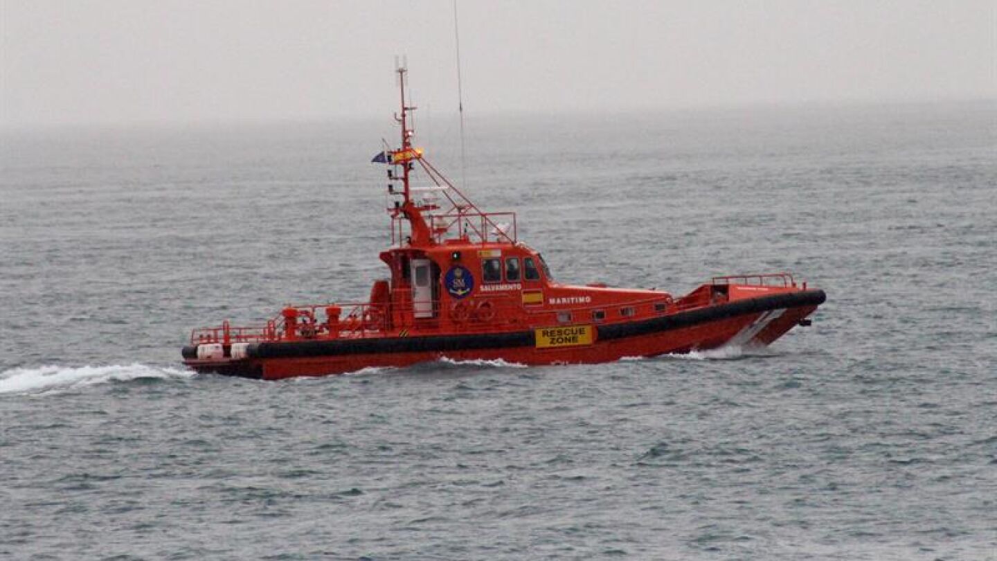 En la imagen una embarcaci&oacute;n de Salvamento Mar&iacute;timo