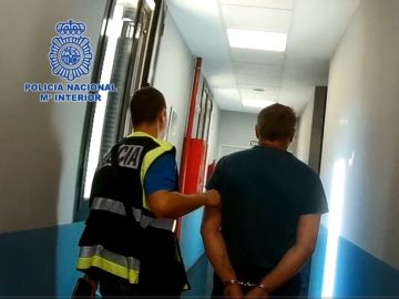 Foto de la Policía Nacional tras detener a un pedófilo Foto de la Policía Nacional tras detener a un pedófilo