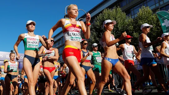 Julia Takacs, durante la prueba de 50 kilómetros marcha Julia Takacs, durante la prueba de 50 kilómetros marcha