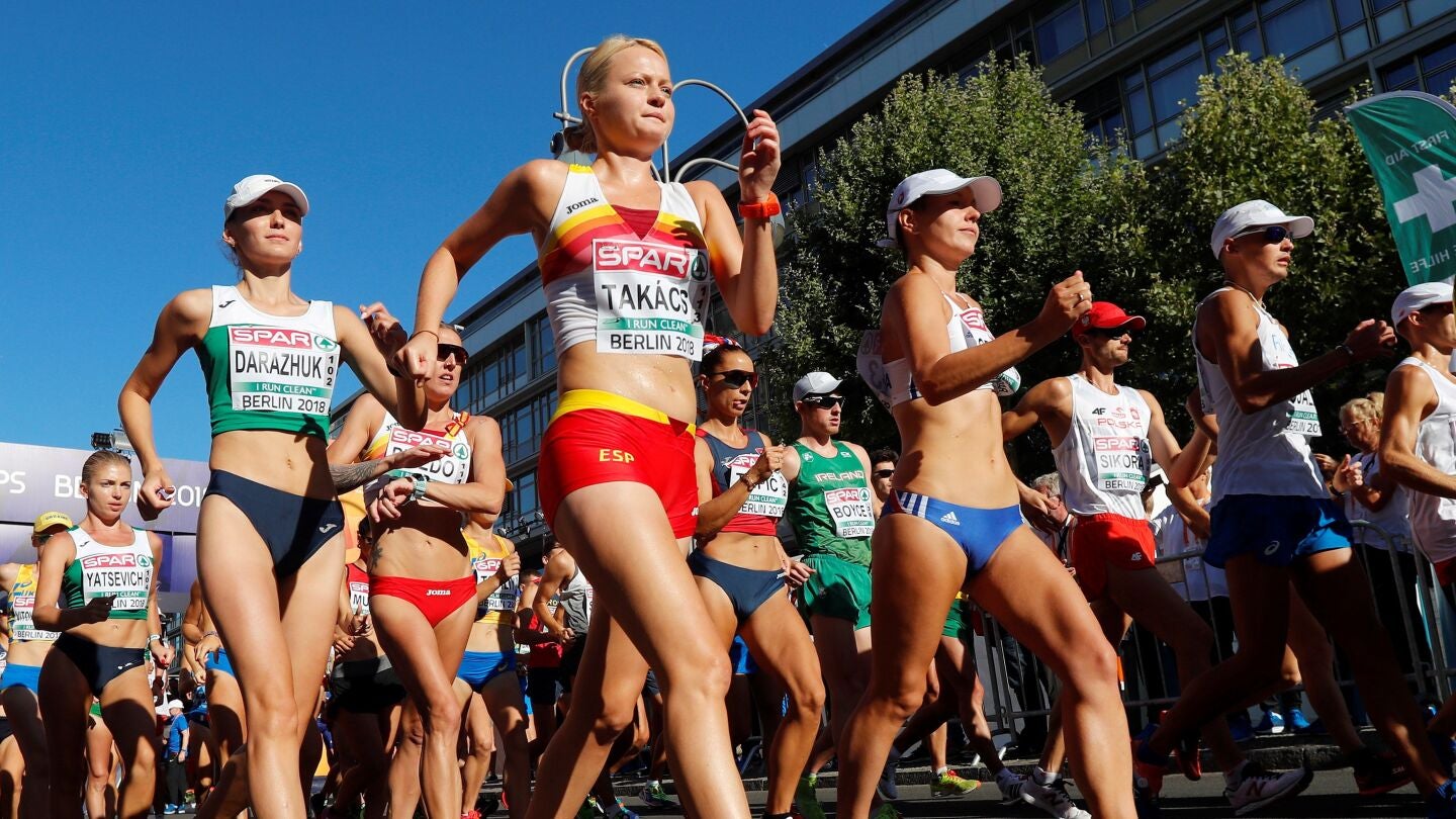 Julia Takacs, durante la prueba de 50 kil&oacute;metros marcha