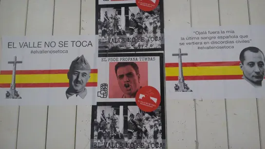 Amanecen con pegatinas de Franco Amanecen con pegatinas de Franco