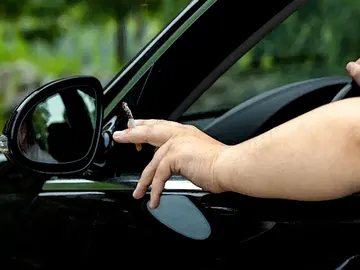 Fumar al volante Fumar al volante