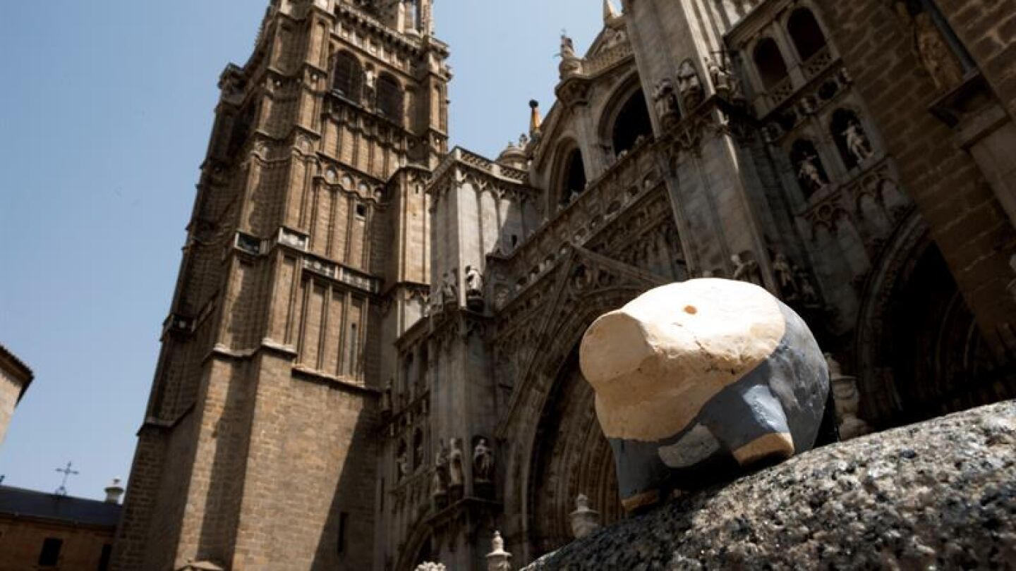 Peque&ntilde;os cerdos numerados hasta 666, colocados de forma an&oacute;nima en las calles de Toledo