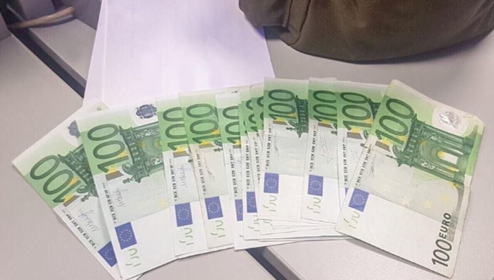 Mochila encontrada con más de 1.000 euros