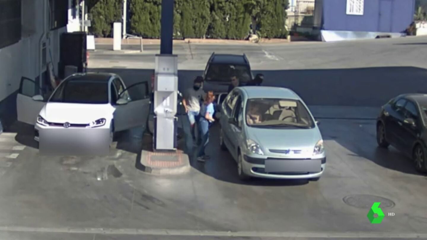 En la imagen el robo en las gasolineras