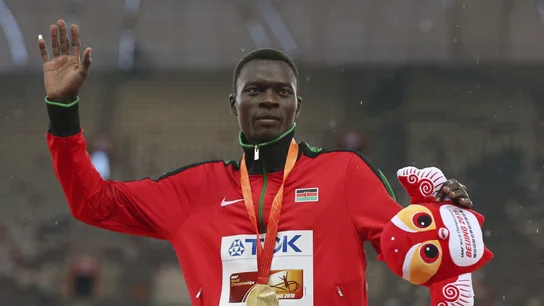 Nicholas Bett tras ganar el mundial de 400m vallas en Pekín Nicholas Bett tras ganar el mundial de 400m vallas en Pekín