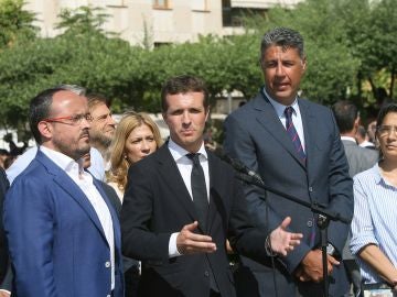 El presidente del PP, Pablo Casado (c), junto al líder del PP de Cataluña, Xavier García Albiol (d) El presidente del PP, Pablo Casado (c), junto al líder del PP de Cataluña, Xavier García Albiol (d)