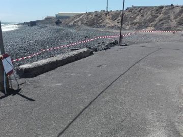 Imagen de una playa cerrada en Tenerife Imagen de una playa cerrada en Tenerife