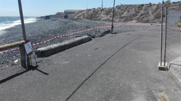 Imagen de una playa cerrada en Tenerife