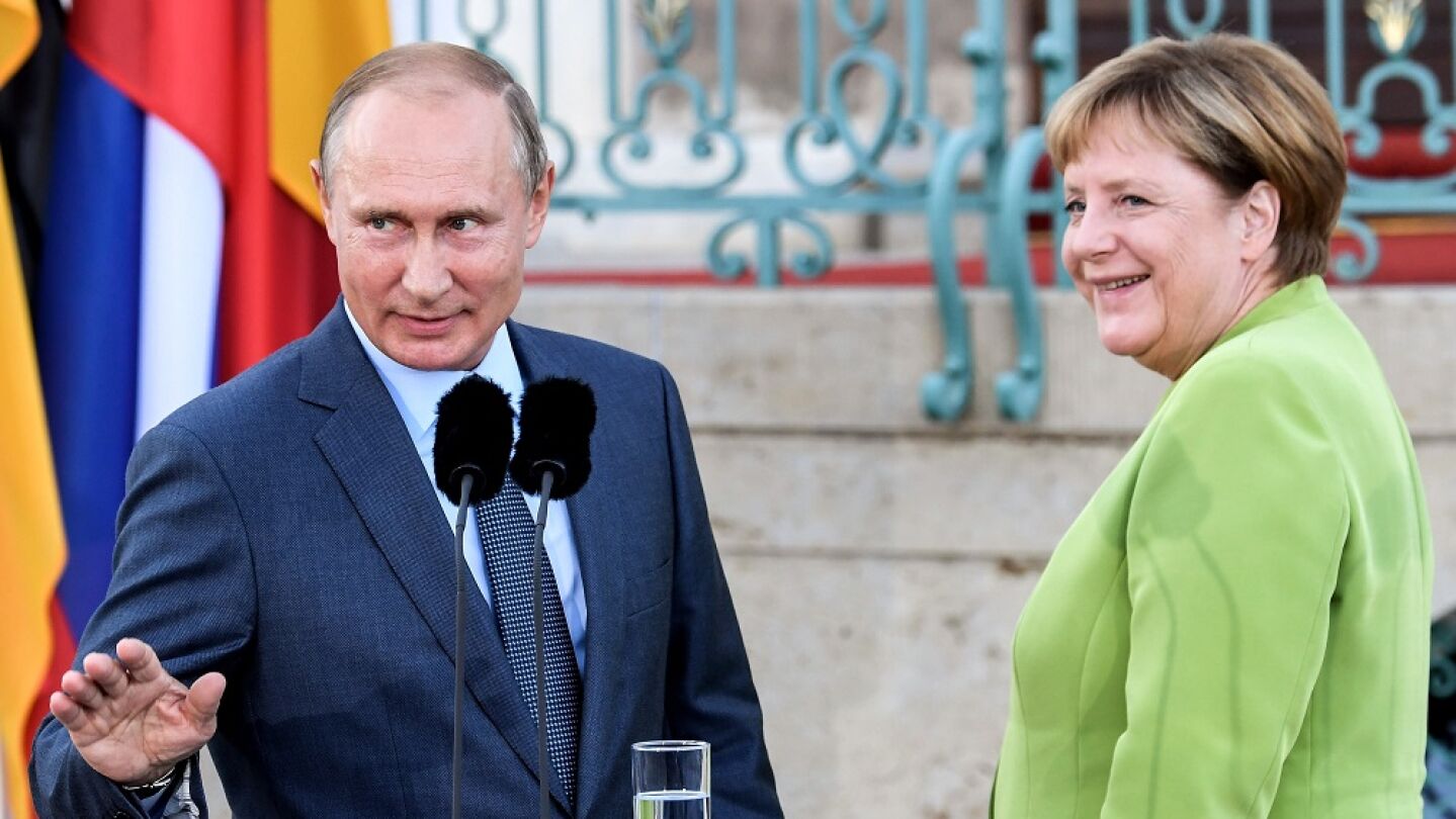 La canciller alemana, Angela Merkel, y el presidente ruso, Vlad&iacute;mir Putin