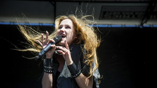 Se suicida a los 43 años Jill Janus, líder de la banda de heavy metal 'Huntress' Se suicida a los 43 años Jill Janus, líder de la banda de heavy metal 'Huntress'