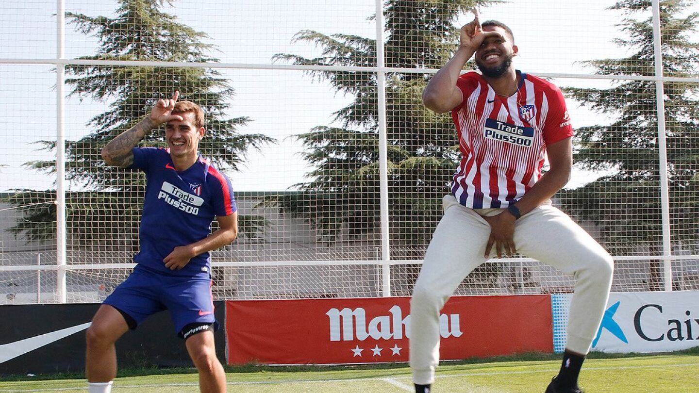 Griezmann y Towns bailando el famoso baile
