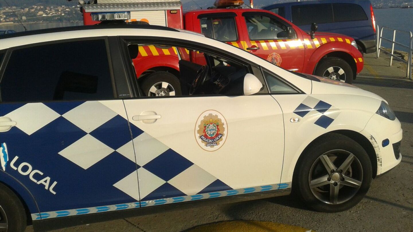 Coche de la polic&iacute;a local de Moa&ntilde;a