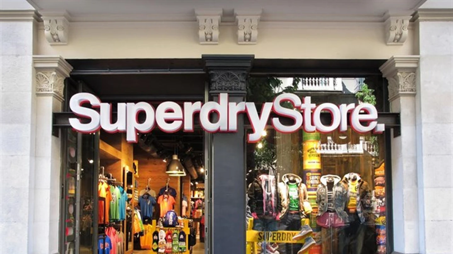 Una tienda de la marca Superdry Una tienda de la marca Superdry