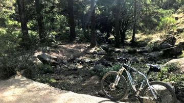 Un ciclista denuncia la existencia de un 'río de mierda' en Navacerrada