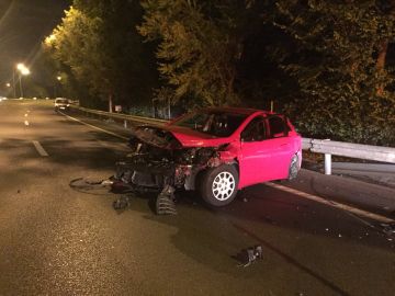 Uno de los coches implicados en el accidente Uno de los coches implicados en el accidente